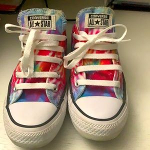 Converse tye dye